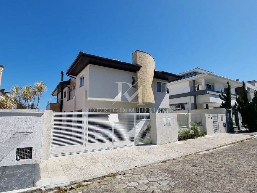 Casa com 5 dormitórios e vista para o mar no João Paulo, Florianópolis/SC — foto 1