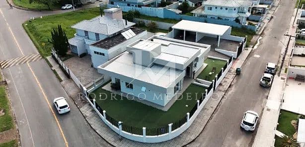 Casa térrea em terreno de esquina com 4 quartos na Pedra Branca, Palhoça/SC — foto 1