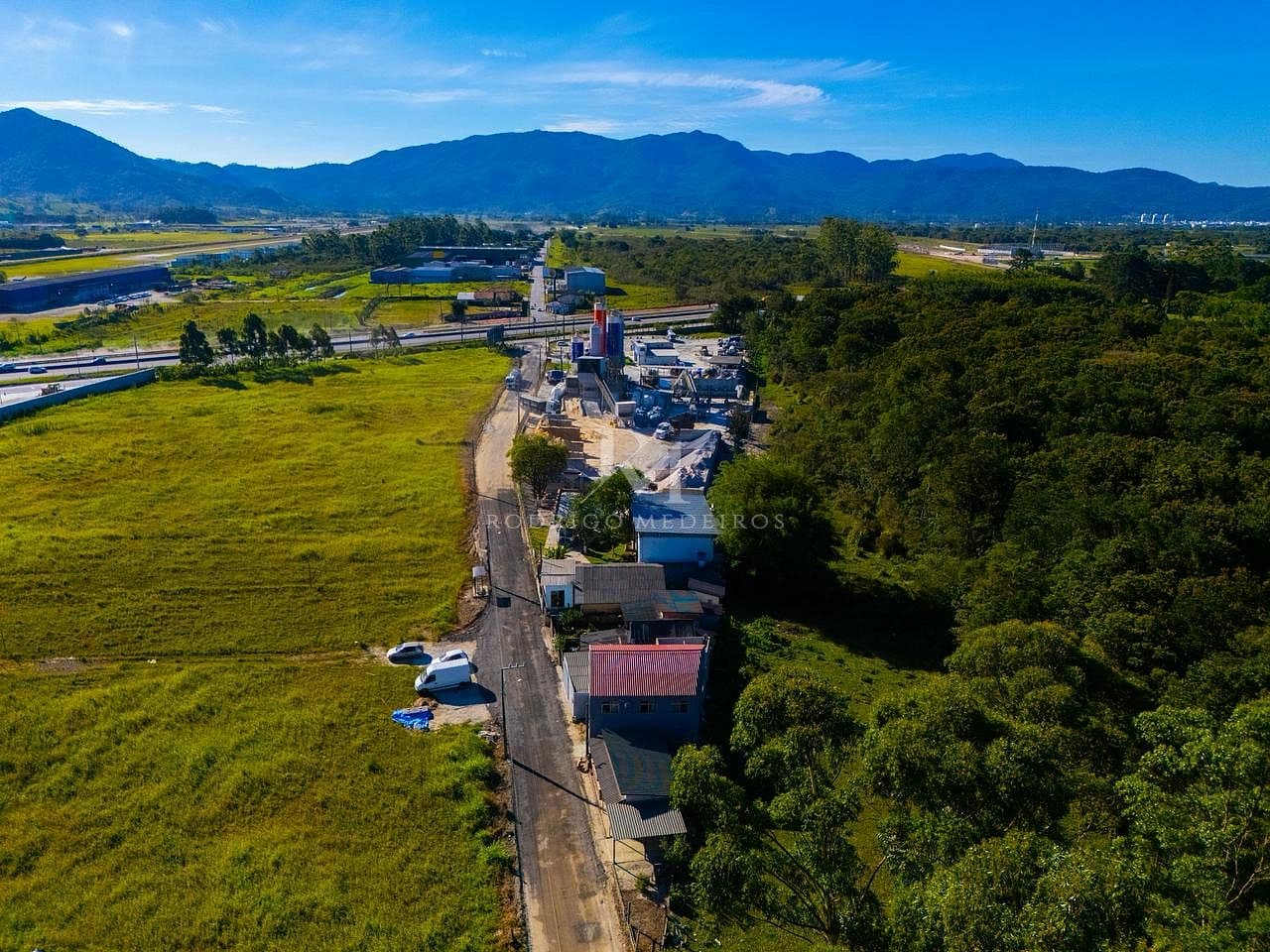 Terreno com frente para a BR-101 em Porto Belo SC — foto 1