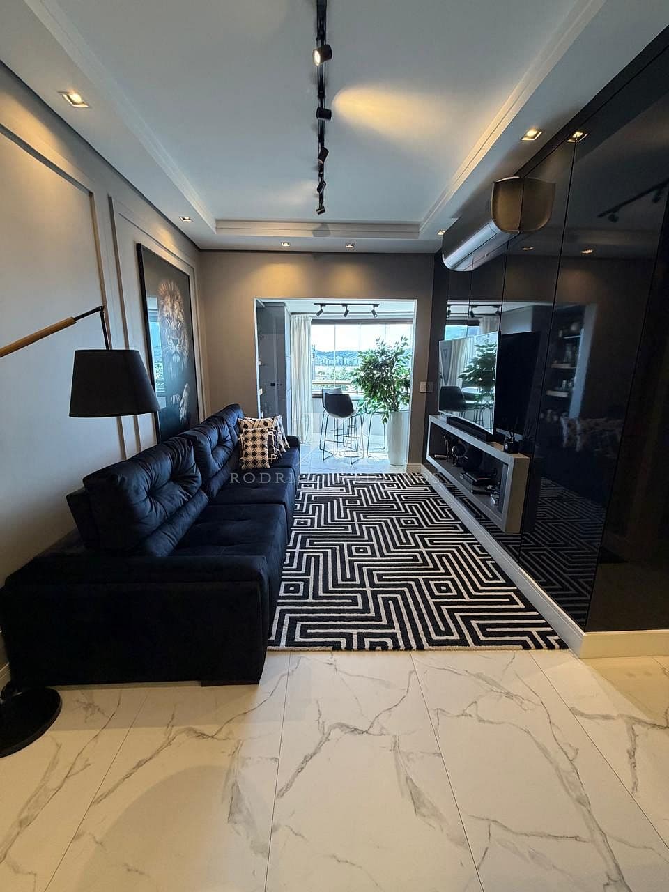 Apartamento mobiliado com 4 dormitórios Vista mar no Balneário, Florianópolis/SC — foto 1