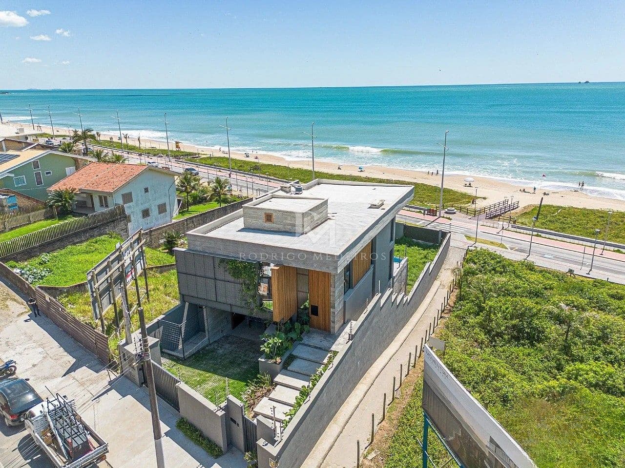 Casa frente mar com 4 quartos no Itacolomi, Balneário Piçarras/SC — foto 1