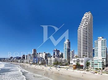 Apartamentos ultra luxo frente mar em Meia Praia, Itapema — foto 1