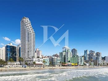 Apartamentos de alto padrão frente mar na Meia Praia, Itapema — foto 1