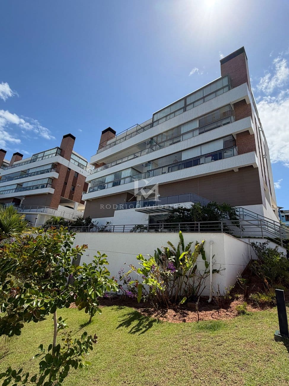 Apartamento com 4 dormitórios em Bombinhas — foto 1