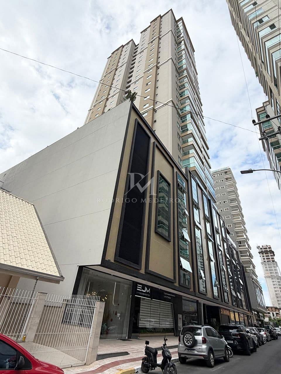 Apartamento 3 suítes à venda na Meia Praia — foto 1