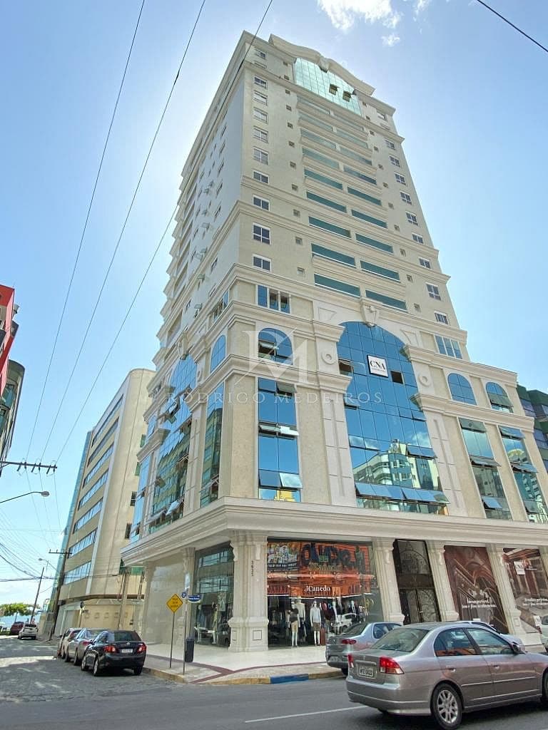 Apartamento mobiliado com 4 suítes na Meia Praia — foto 1