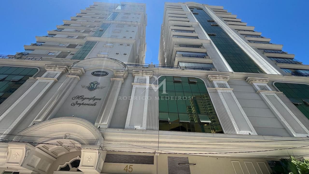 Apartamento com 4 suítes e vista mar na Meia Praia — foto 1