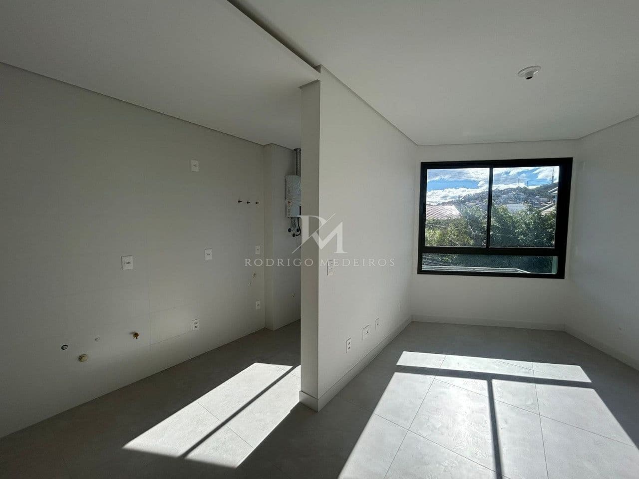 Apartamento com 2 dormitórios (1 suíte) na Carvoeira – Florianópolis — foto 1