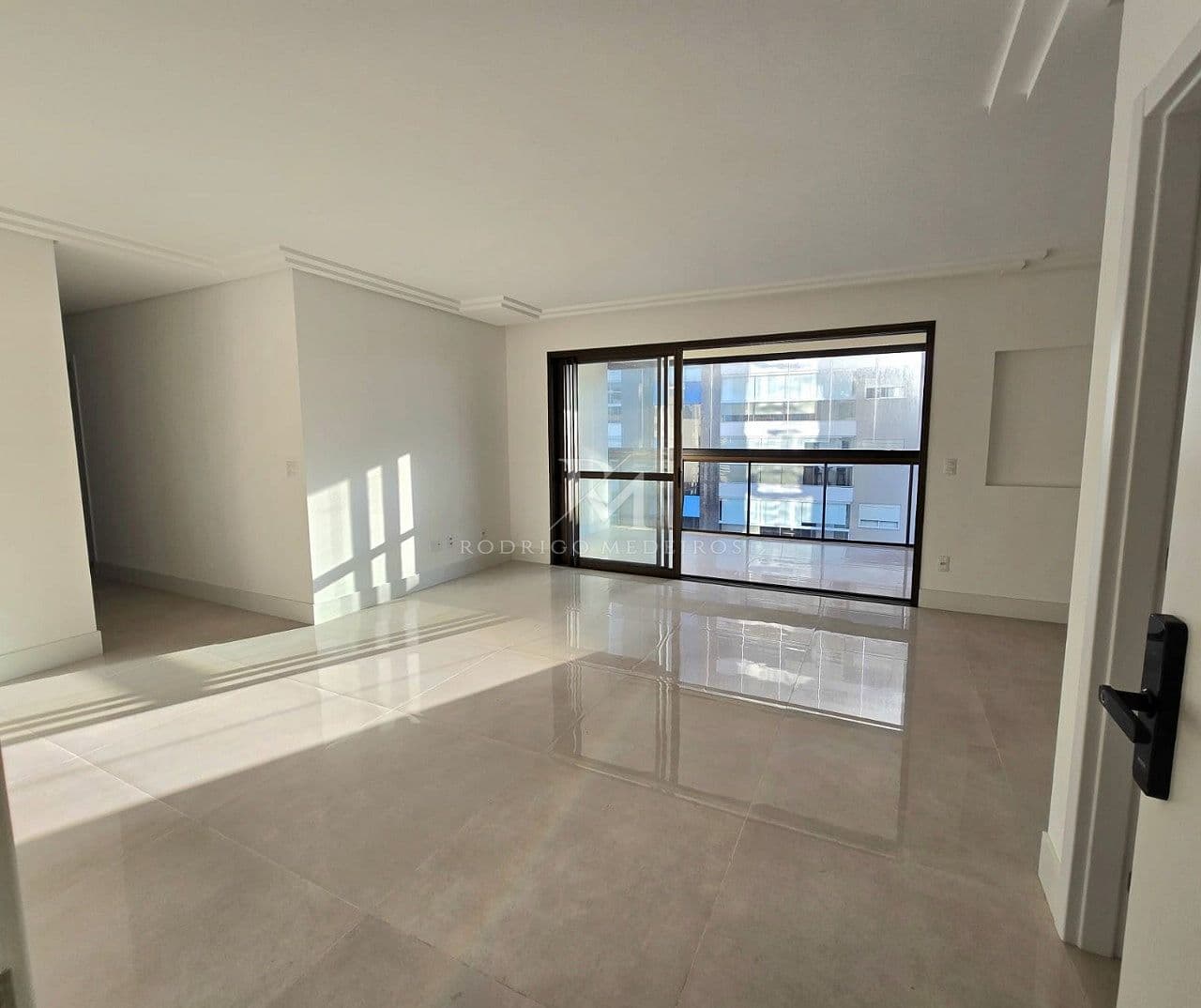 Apartamento com 3 suítes no Kobrasol, São José — foto 1