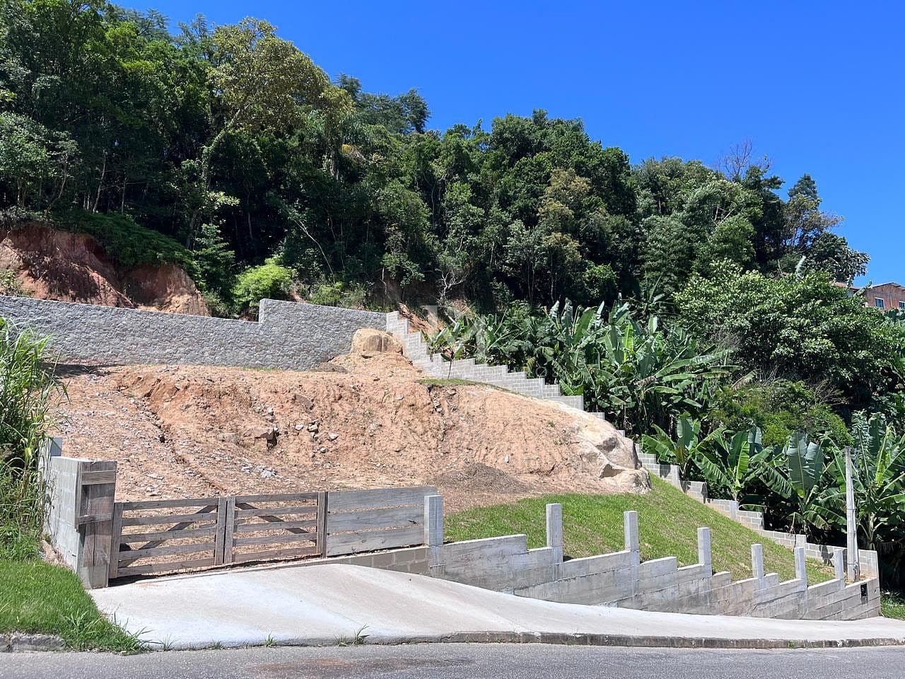Terreno com viabilidade para 6 pavimentos em Forquilhinhas, São José — foto 1