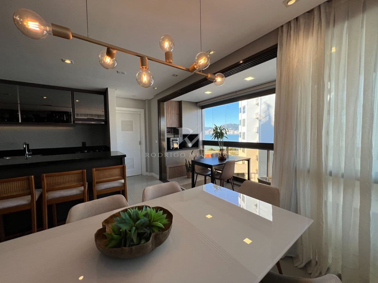 Apartamento 3 dormitórios à venda no Estreito, Florianópolis — foto 1