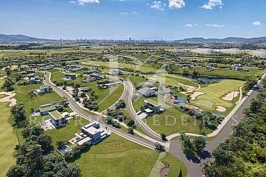 Lotes residenciais em condomínio fechado com infraestrutura moderna. — foto 1