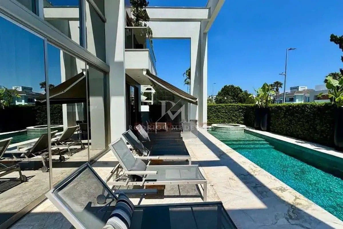 Casa com 4 suítes à venda em Jurerê Internacional, Florianópolis — foto 1