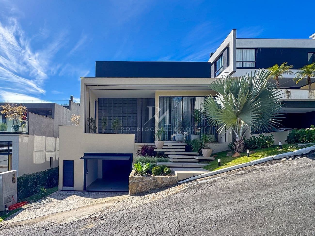 Casa em condomínio com 4 suítes na Barra, Balneário Camboriú — foto 1