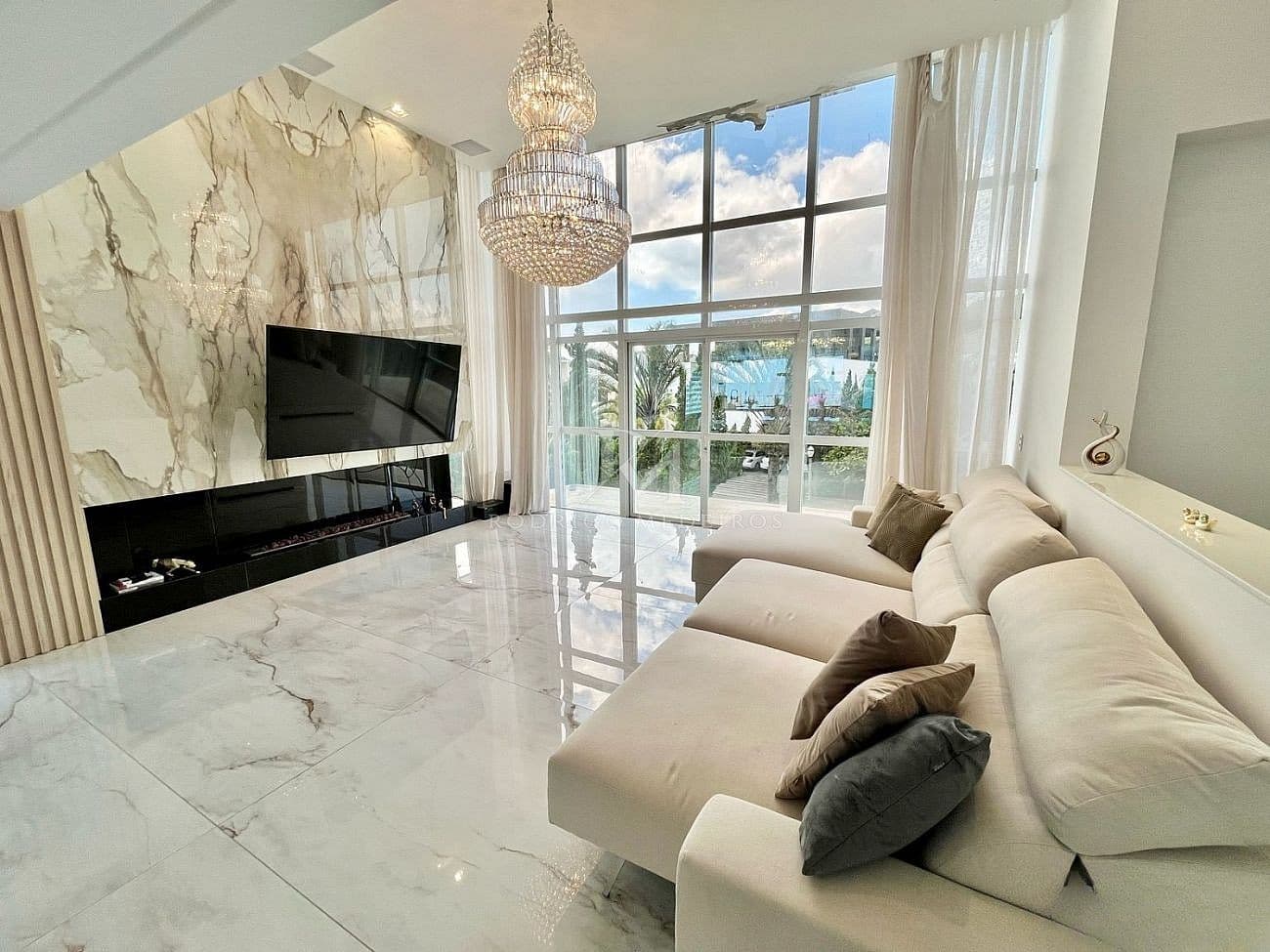 Casa com 4 suítes à venda no Condomínio Porto Riviera na Praia Brava em Itajaí — foto 1