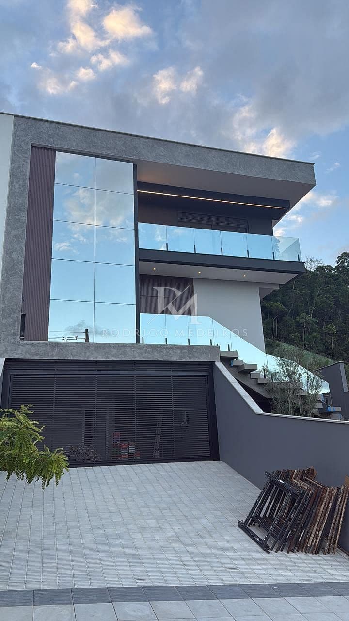 Casa 3 Suítes, Piscina - Sertão do Maruim, São José/SC — foto 1