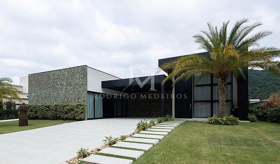 Casa 688 m², 4 Suítes, Mobiliado - Itapema-SC — foto 1