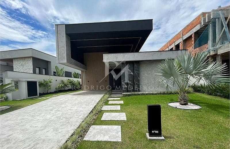 Casa Mobiliada, 4 Dormitórios (3 Suítes) - Camboriú/SC — foto 1