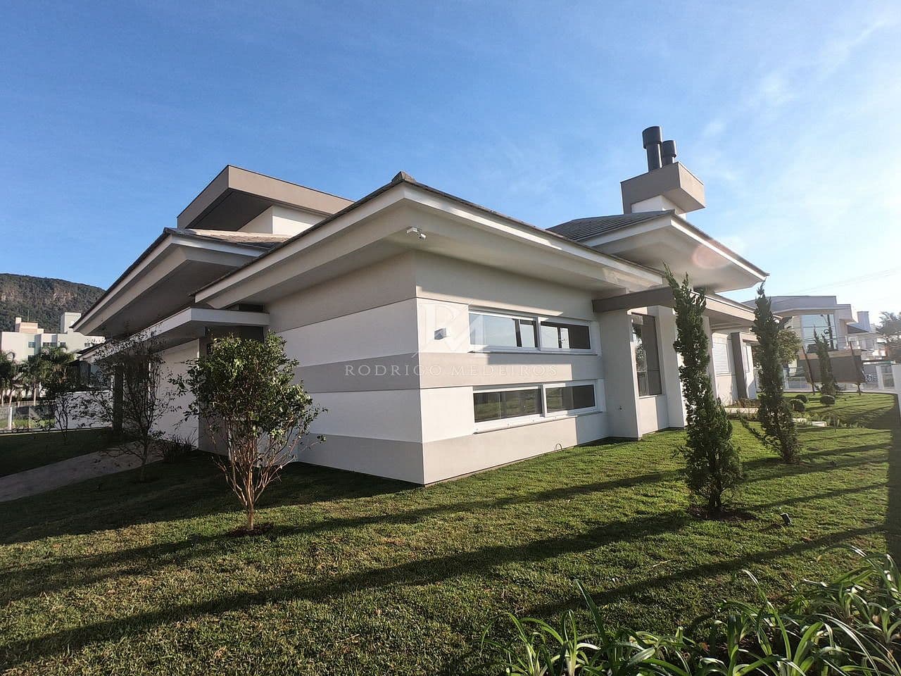 Casa 5 Dormitórios (3 Suítes) — foto 1