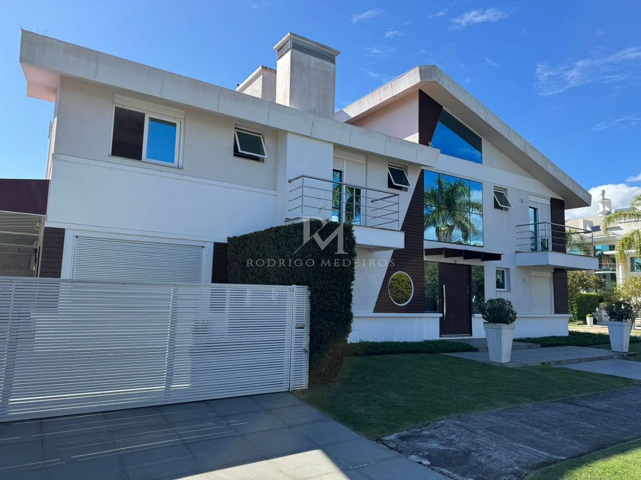 Casa 4 Suites á 250 metros do mar Jurerê Internacional - Florianópolis/SC — foto 1