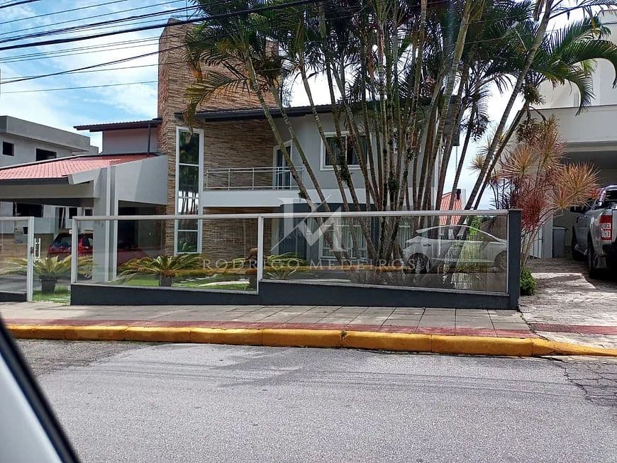 Casa 4 Dormitórios (2 Suítes), Piscina - Bosque das Mansões, São José/SC — foto 1