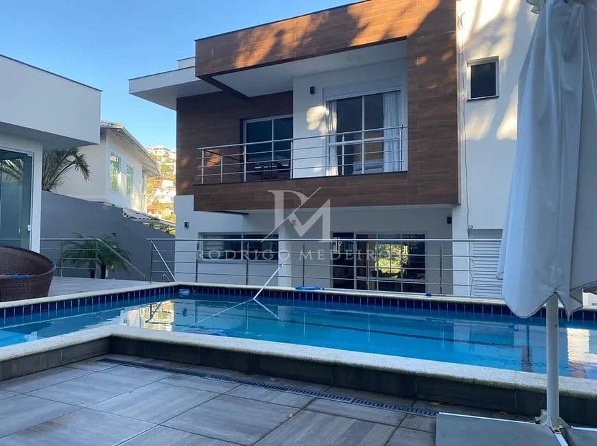Casa 4 Dormitórios (3 Suítes), Piscina - Bosque das Mansões, São José/SC — foto 1