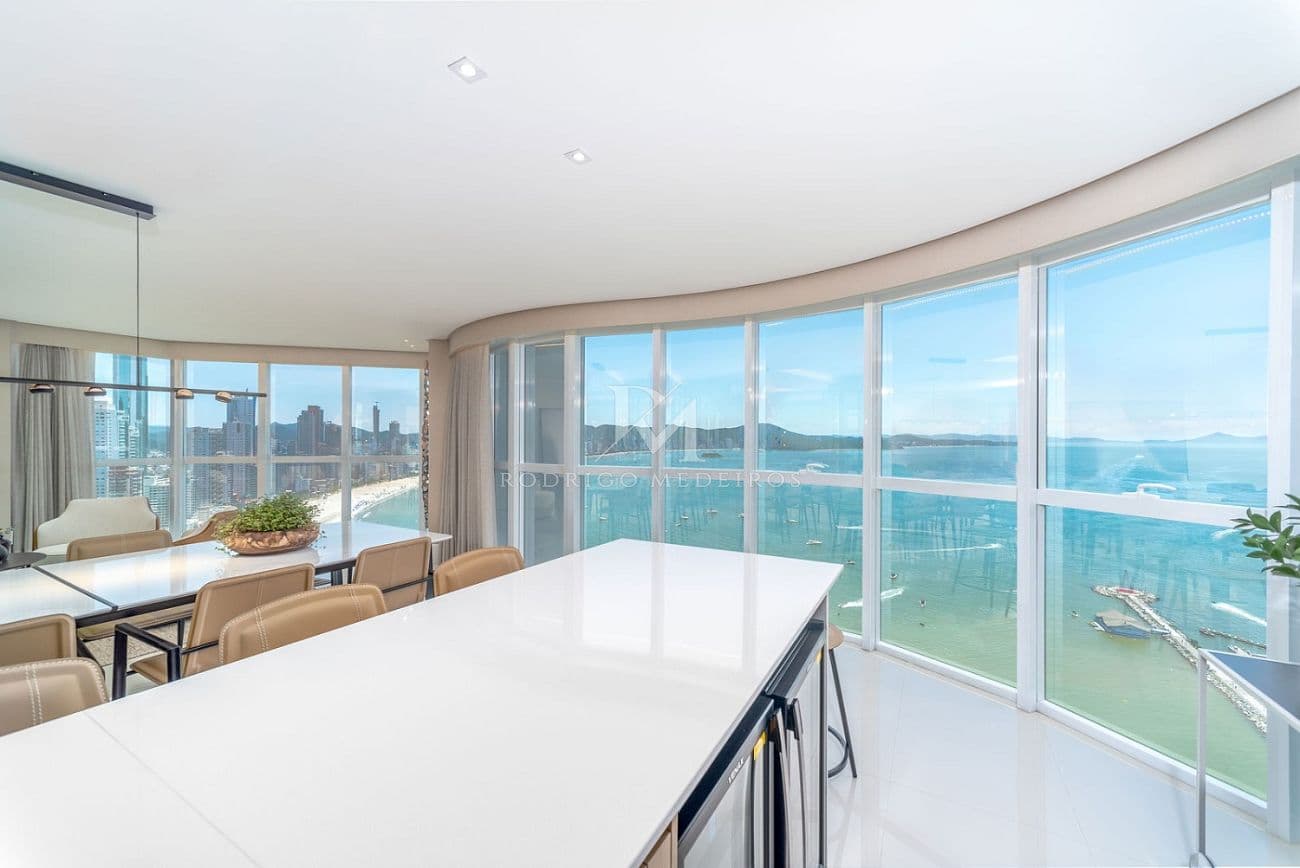 Apartamento 4 Suítes - Centro, Balneário Camboriú-SC — foto 1