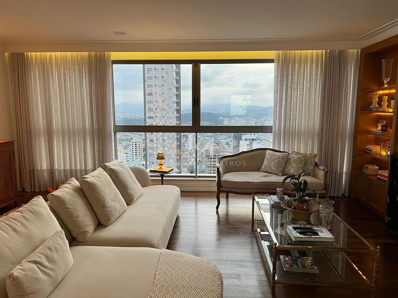 Apartamento 2 Suítes - Centro, Balneário Camboriú-SC — foto 1