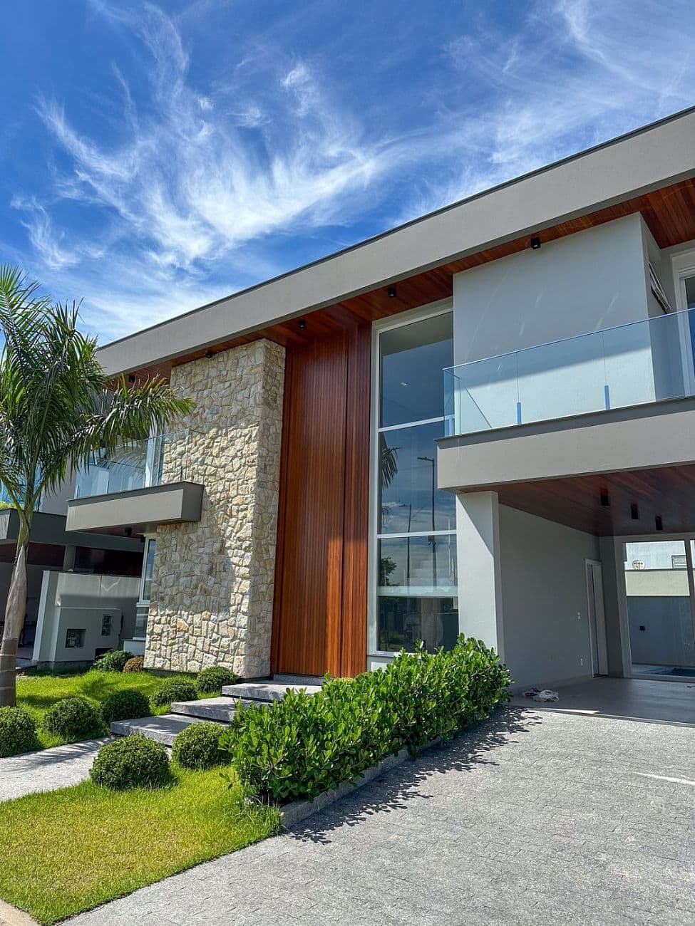 Casa com 3 suítes e piscina à venda no Reserva da Pedra, Palhoça-SC — foto 1