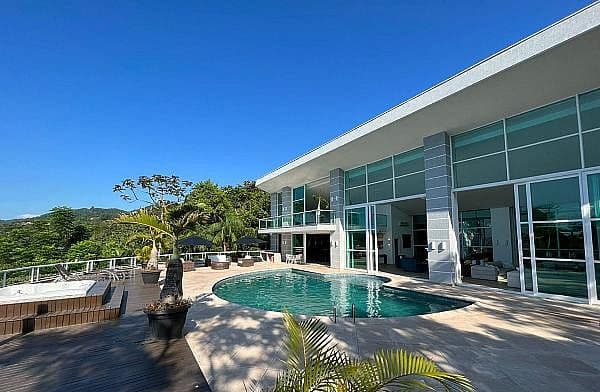 Casa 6 Suítes com Vista para o Mar - Praia do Estaleiro-BC — foto 1