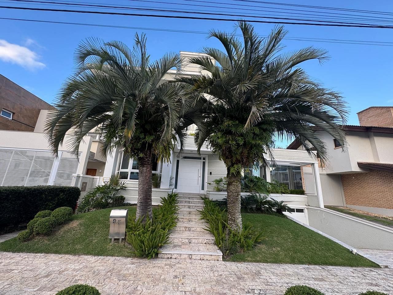 Casa mobiliada com 5 suítes e espaço gourmet à venda em Jurerê Internacional, Florianópolis-SC — foto 1