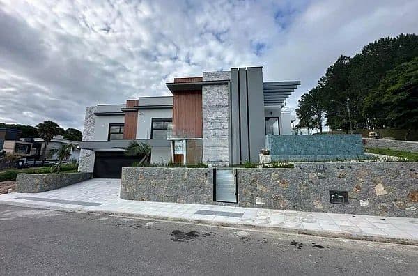 Casa com 3 suítes à venda na Pedra Branca, Palhoça — tecnologia, design e sustentabilidade — foto 1